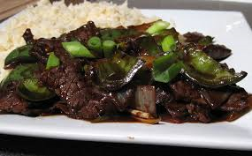 Sliced beef in black bean sauce with white rice and green peppers